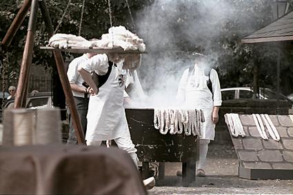 Museumsfest: Garnbleicher in ihrer traditionellen Handwerkskleidung